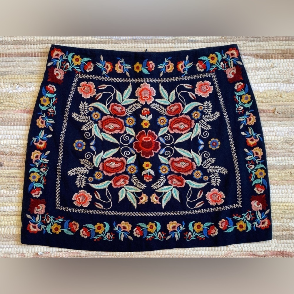 Umgee Floral Embroidered Navy Mini Skirt NWT Size M